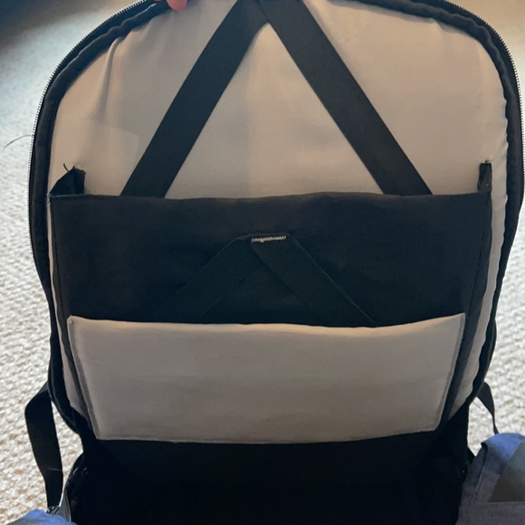 Anti-theft Hardshell Backpack - Picture 3 of 5